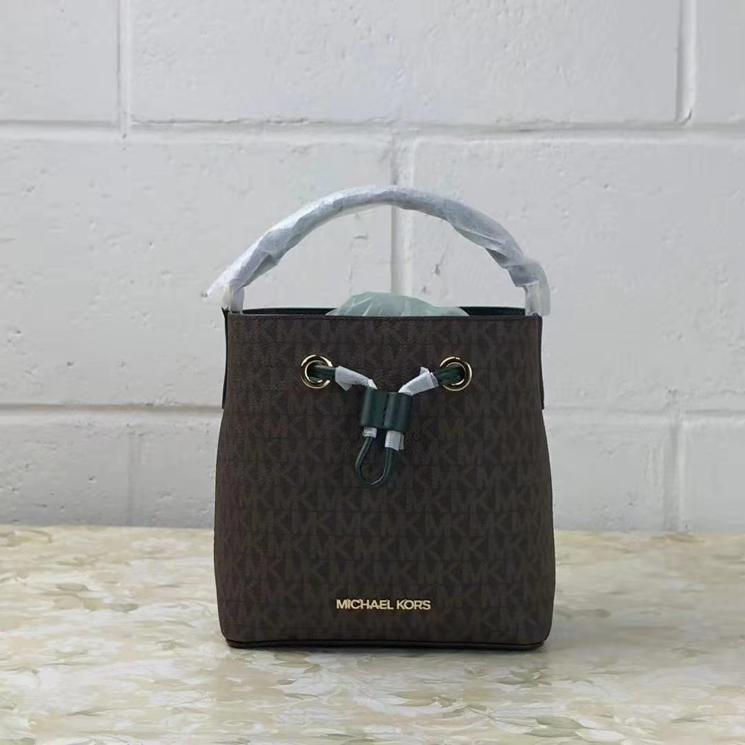 MICHAEL KORS 35T0GU2C0B Suri Small Leather Bucket Crossbody Bag In RACING GREEN MICHAEL KORS 35T0GU2C0B Suri Small Leather Bucket Crossbody Bag In RACING GREEN